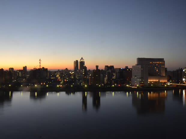 窓から見える風景（夜景）